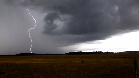 Lightning from back-building Guyra cell