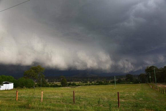 HP supercell structure with compact shelf cloud!