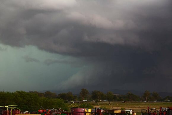 Likely wall cloud in the supercell base as it approached Beaudesert