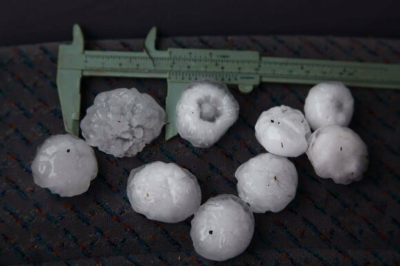 4 to 5cm hailstones