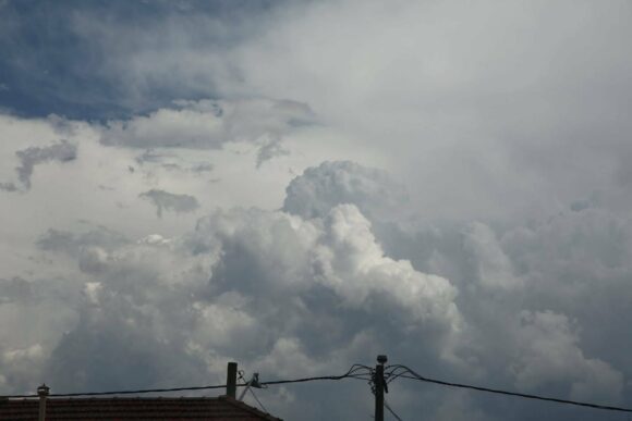 This was a sign that cells were able to develop within the metropolitan area after all! Updraft tower rising.