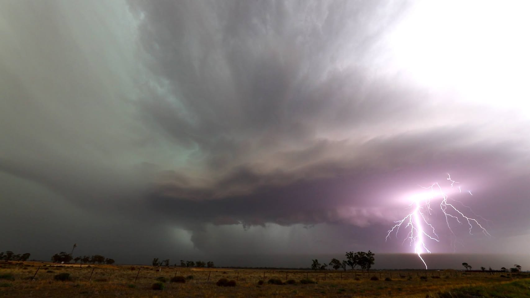 Nevertire supercell and lightning, 20 November 2018
