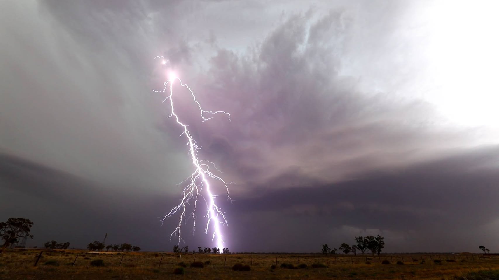 Nevertire supercell and lightning, 20 November 2018