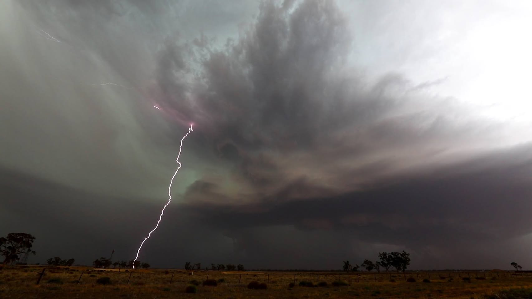 Nevertire supercell and lightning, 20 November 2018