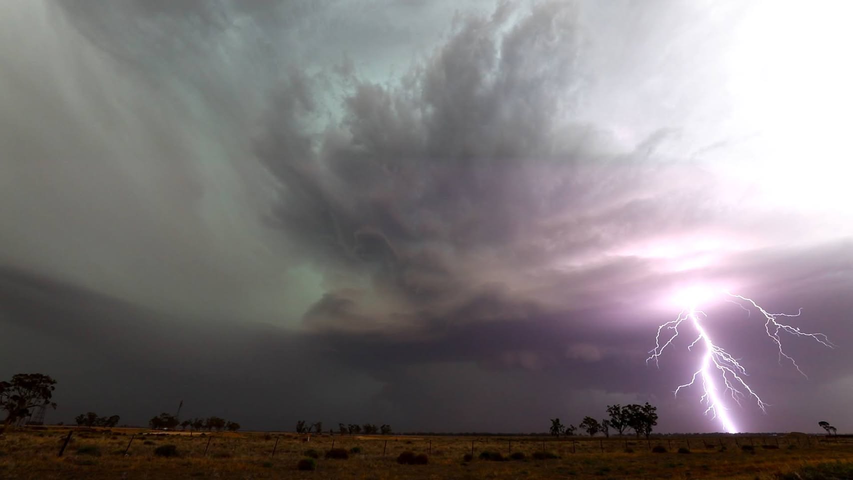 Nevertire supercell and lightning, 20 November 2018