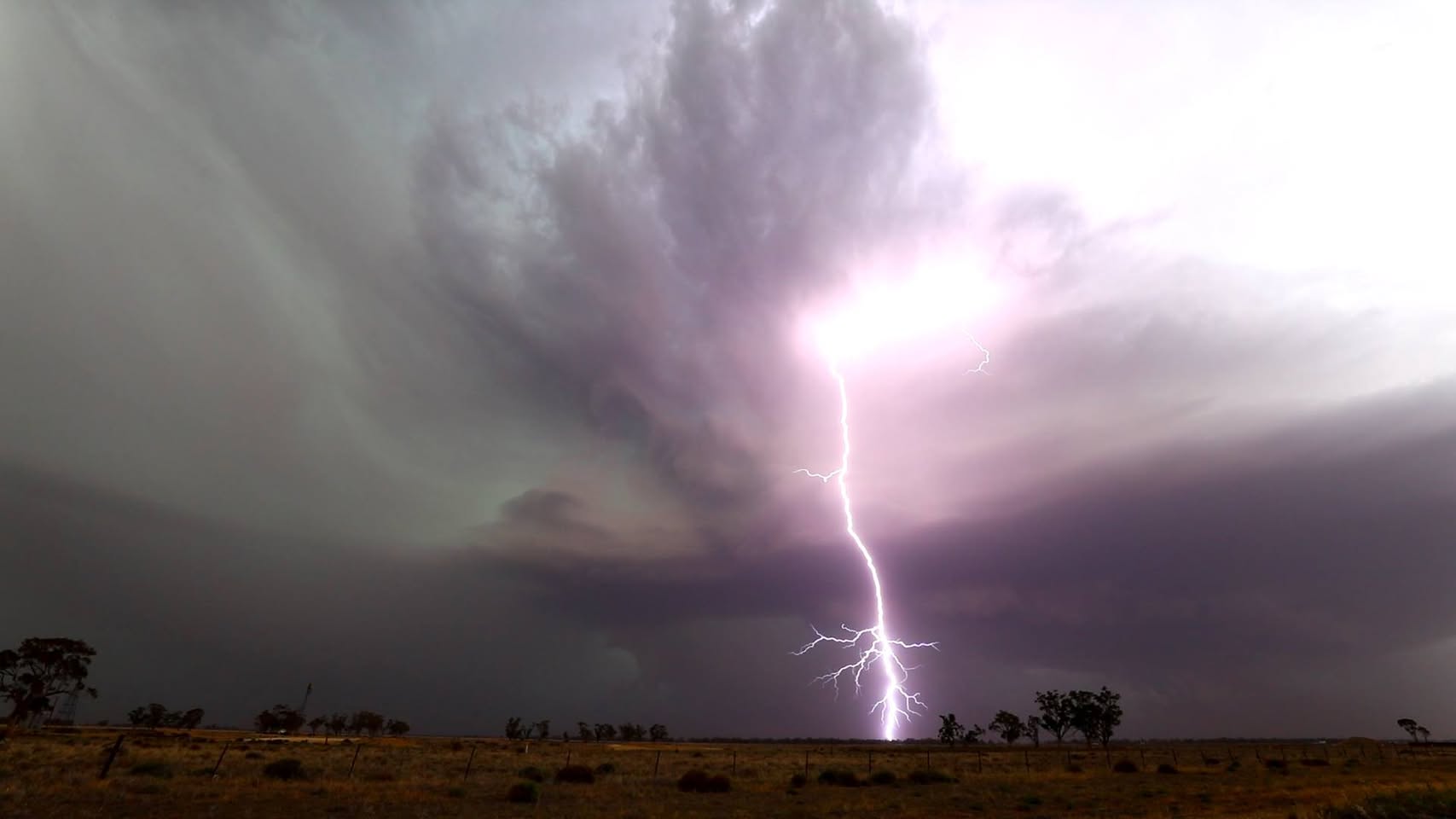 Nevertire supercell and lightning, 20 November 2018