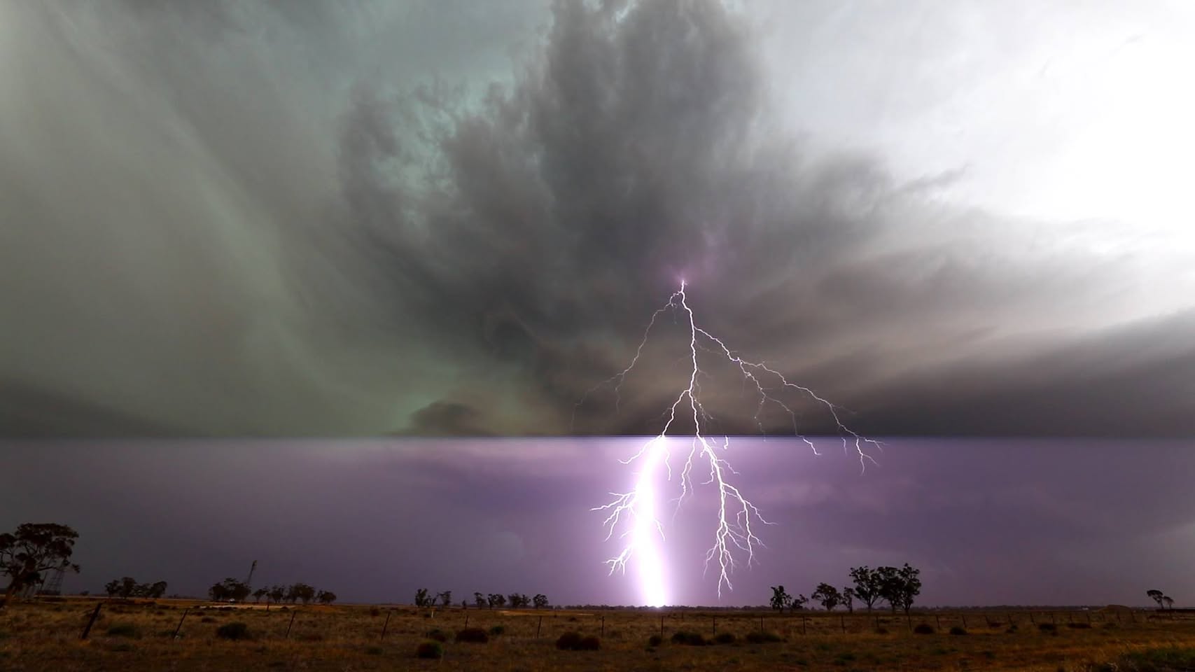 Nevertire supercell and lightning, 20 November 2018
