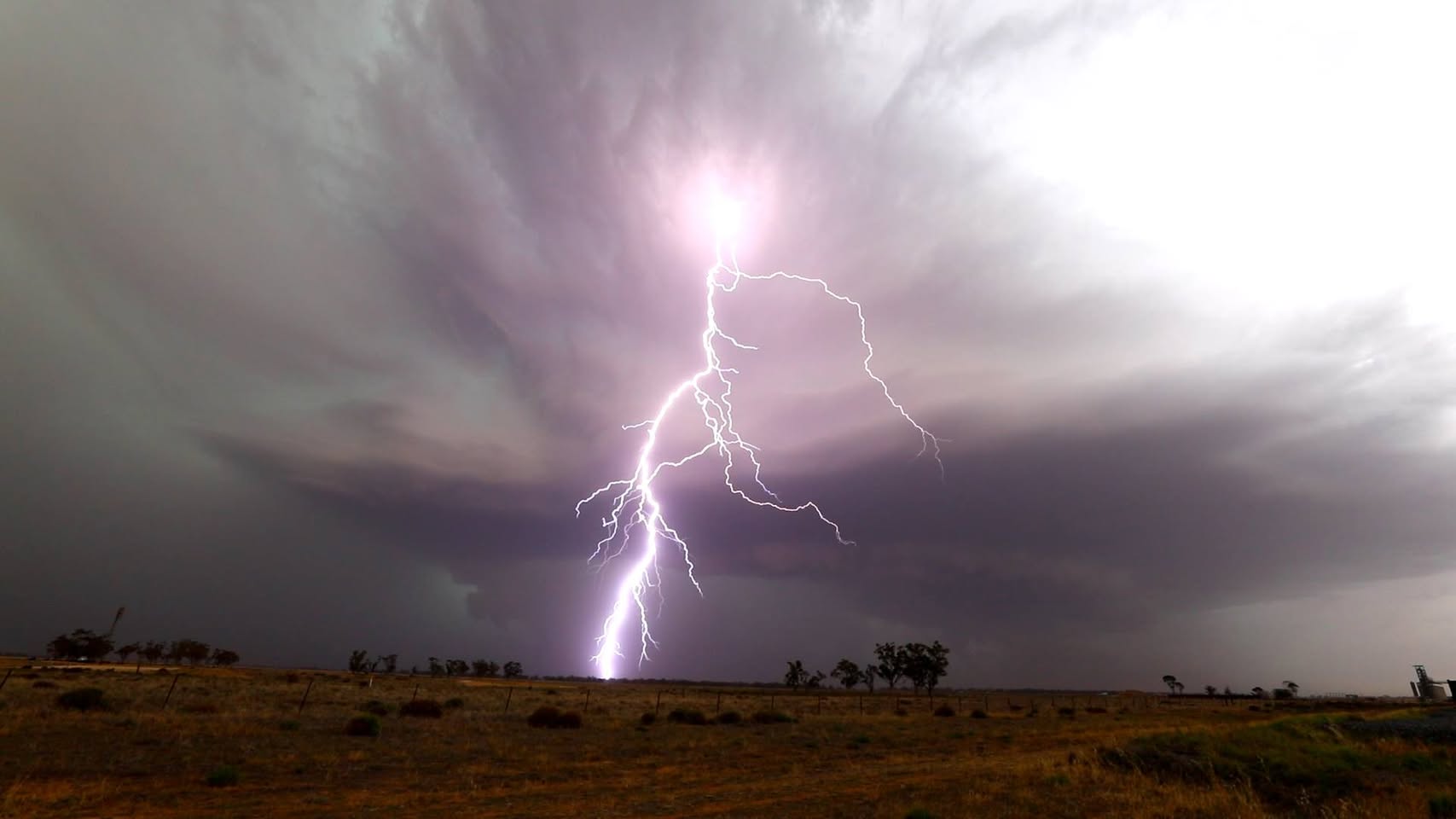 Nevertire supercell and lightning, 20 November 2018